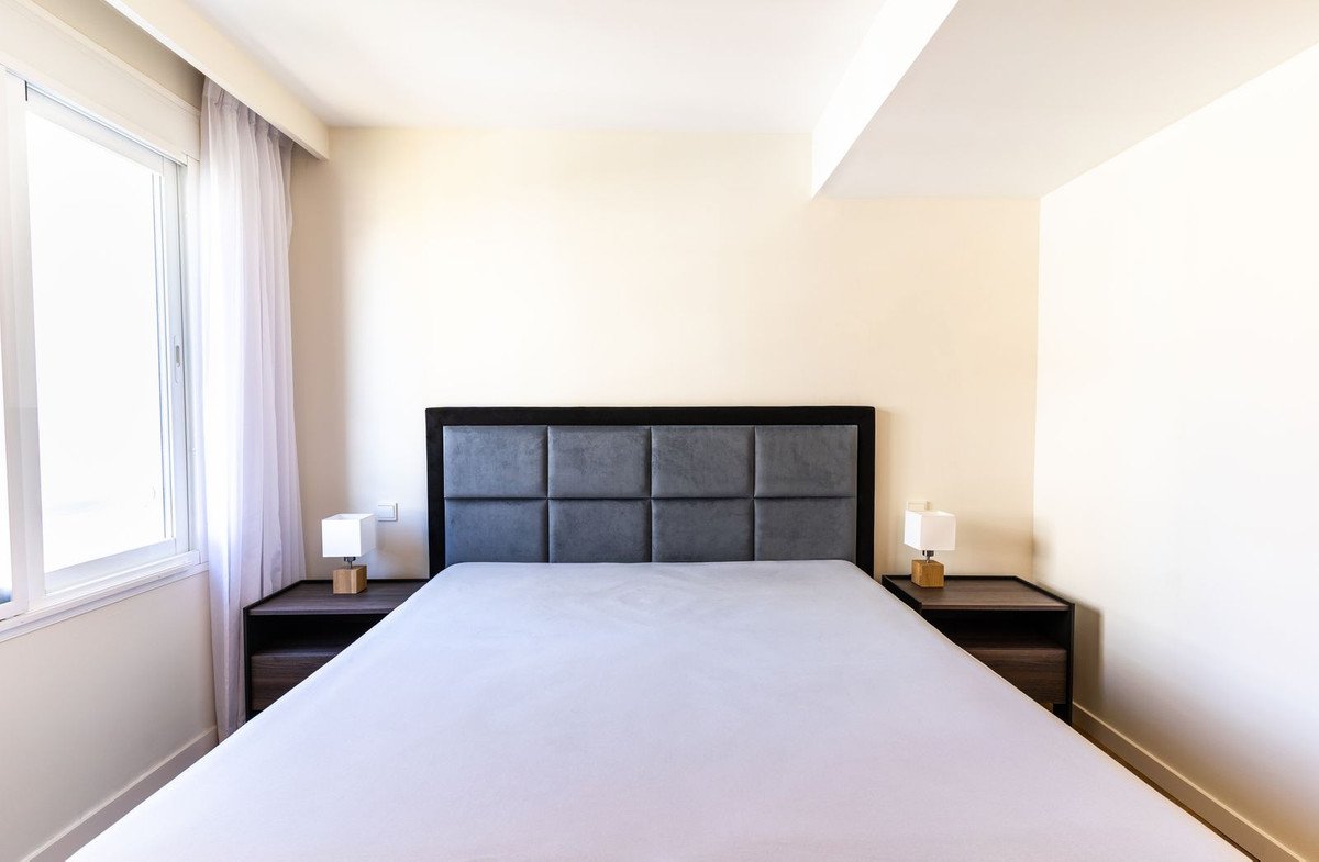 2 Bed Middle Floor Apartment in Estepona