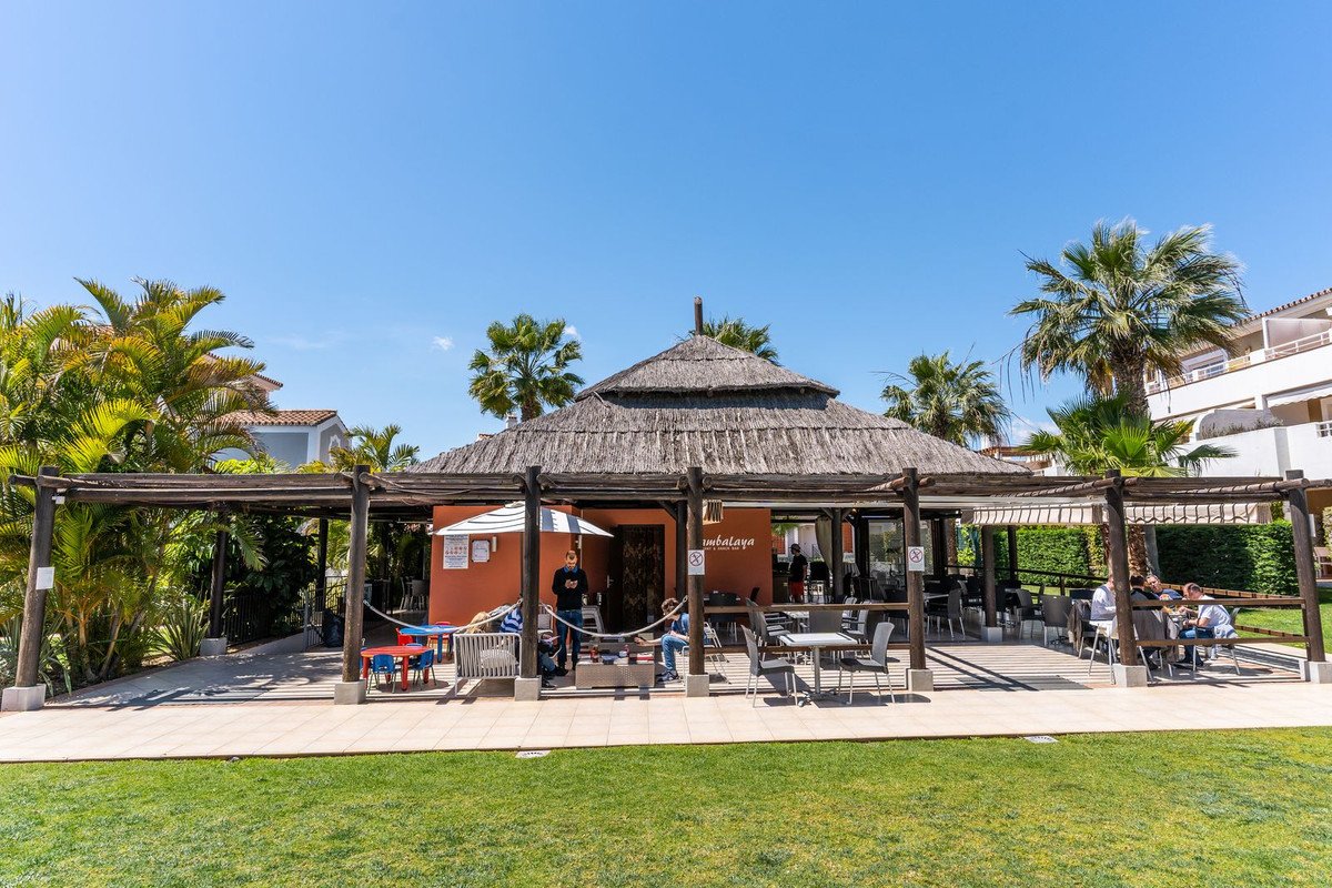 2 Bed Middle Floor Apartment in Estepona