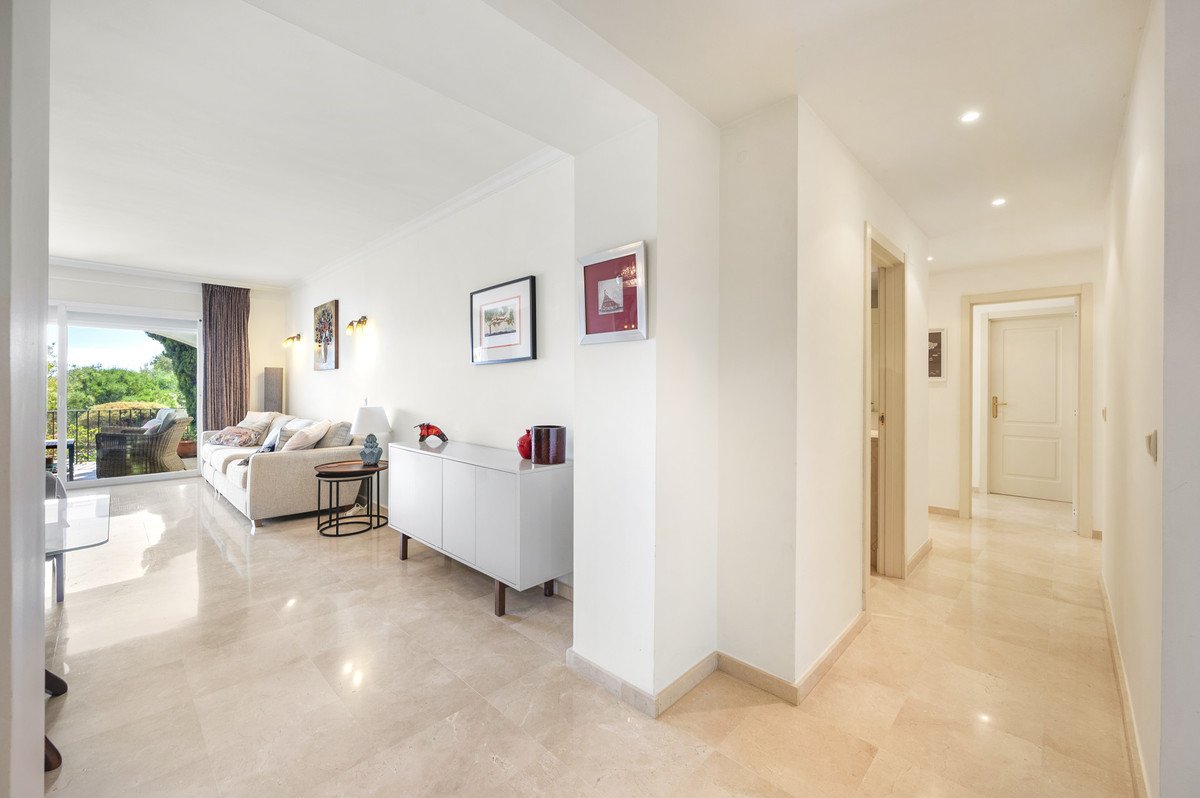 3 Bed Ground Floor Apartment in Benahavís