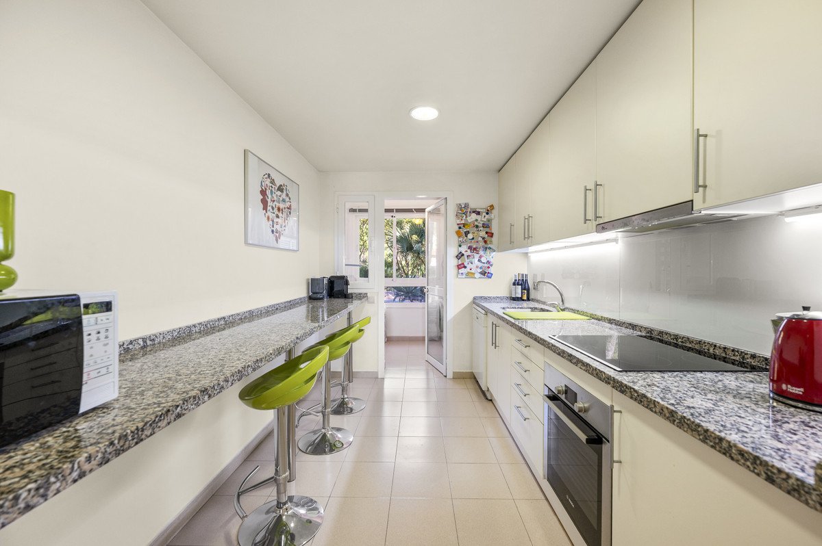 3 Bed Ground Floor Apartment in Benahavís