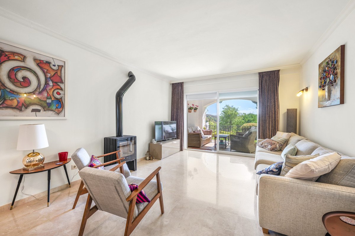 3 Bed Ground Floor Apartment in Benahavís