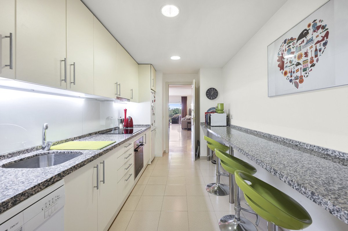 3 Bed Ground Floor Apartment in Benahavís