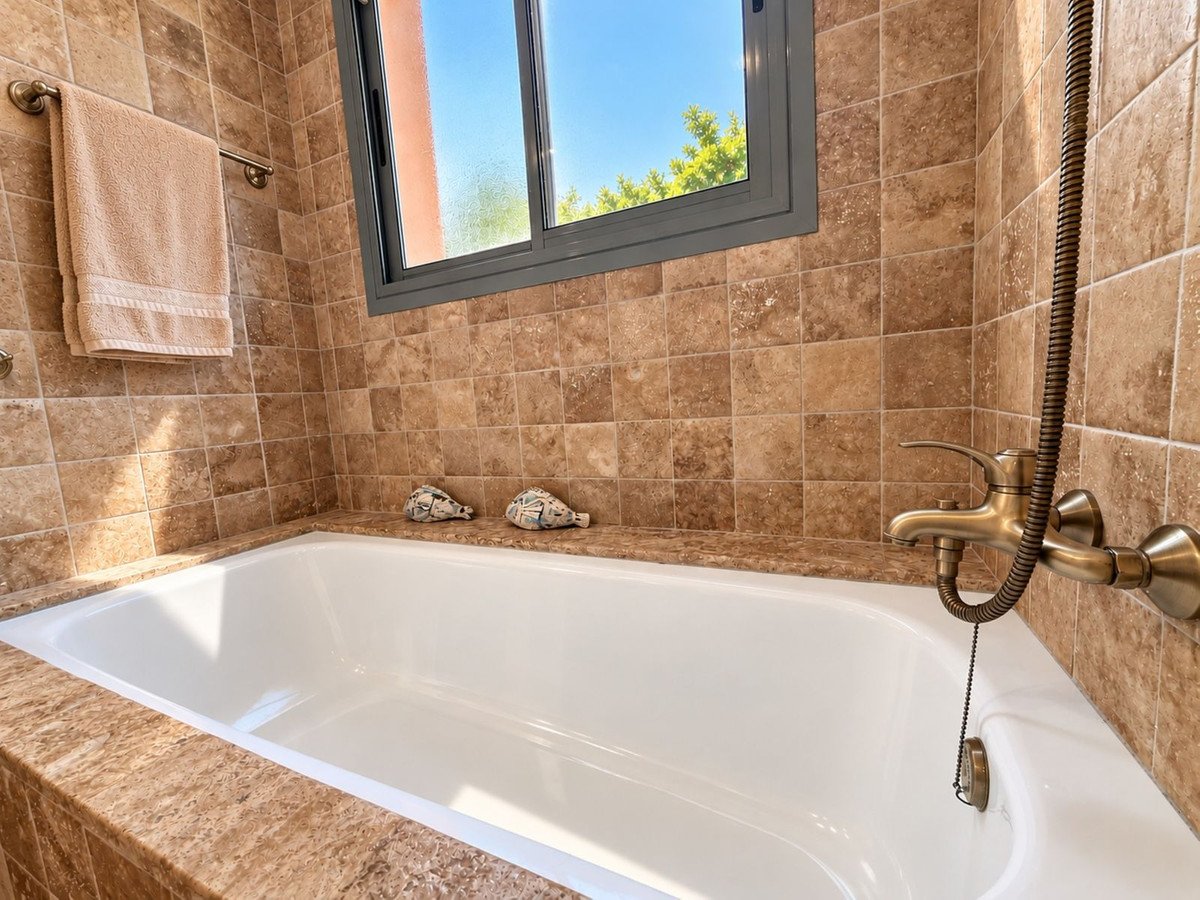 2 Bed Ground Floor Apartment in Estepona