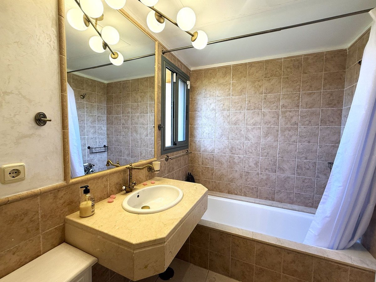 2 Bed Ground Floor Apartment in Estepona