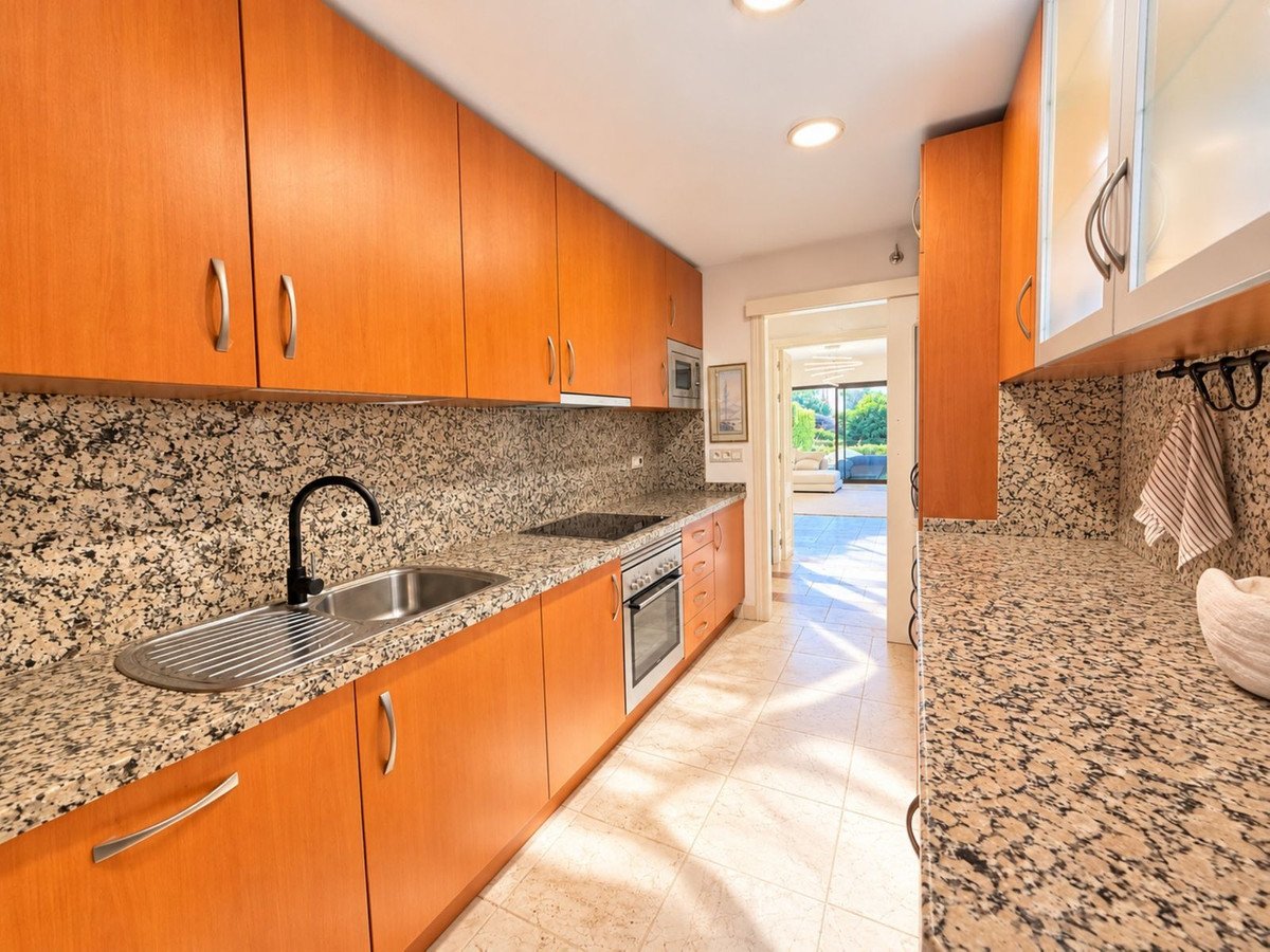 2 Bed Ground Floor Apartment in Estepona