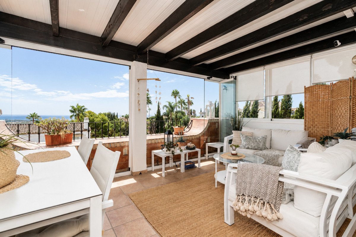 2 Bed Penthouse in El Paraiso