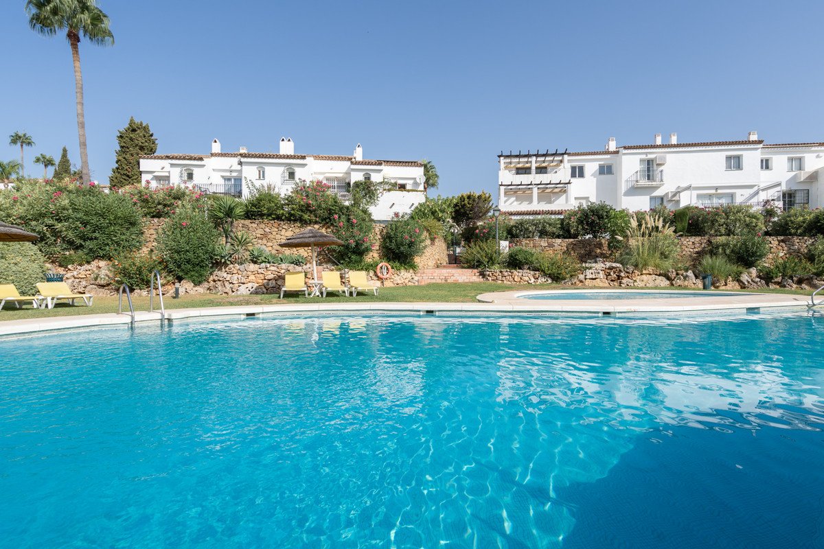 2 Bed Penthouse in El Paraiso