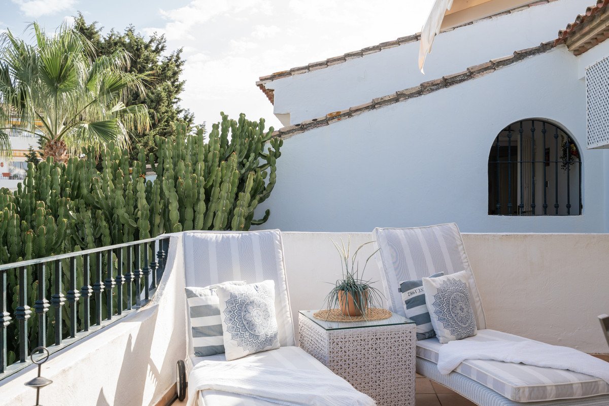 2 Bed Penthouse in El Paraiso