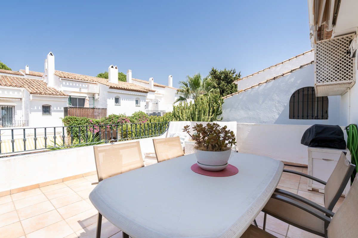 2 Bed Penthouse in El Paraiso