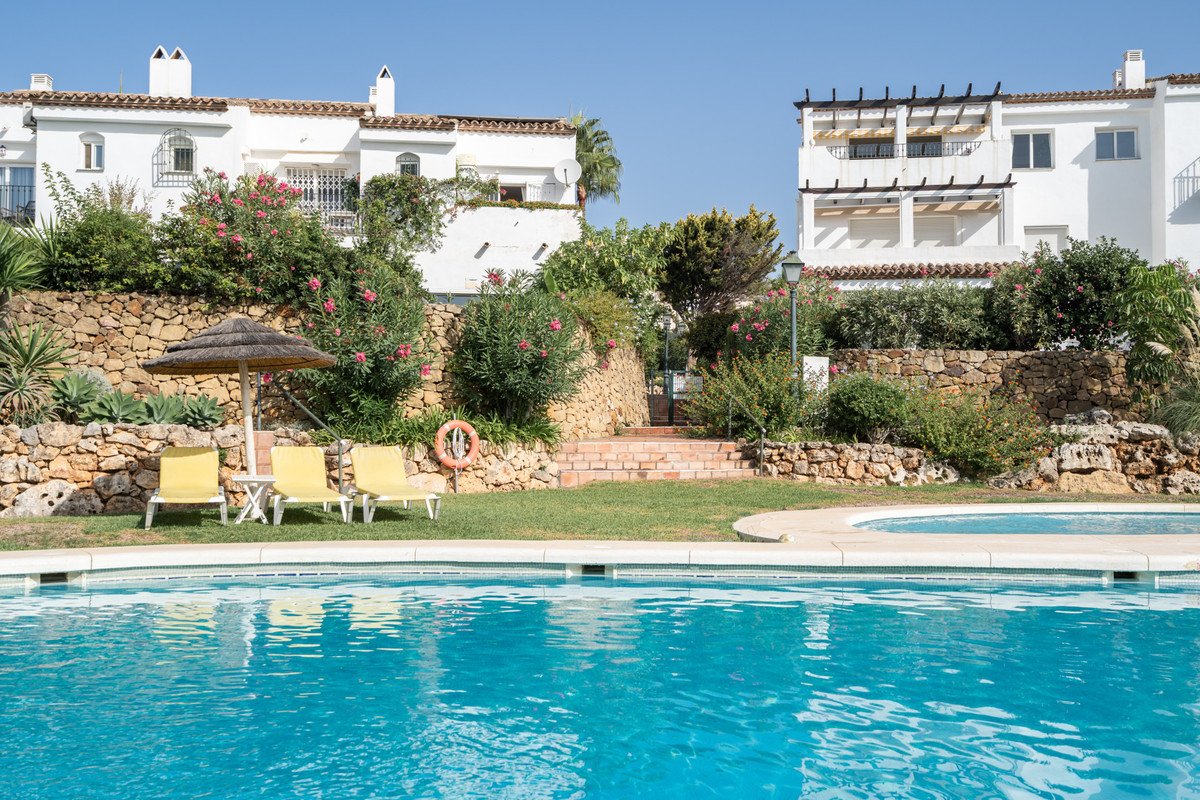 2 Bed Penthouse in El Paraiso