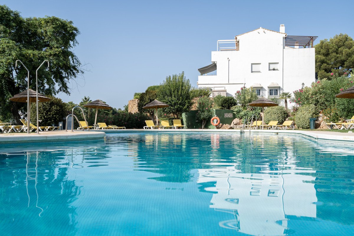 2 Bed Penthouse in El Paraiso