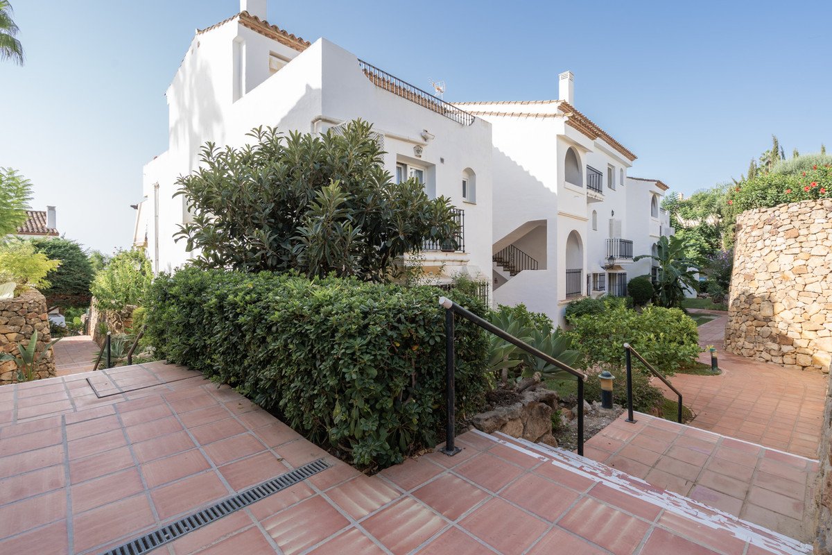2 Bed Penthouse in El Paraiso