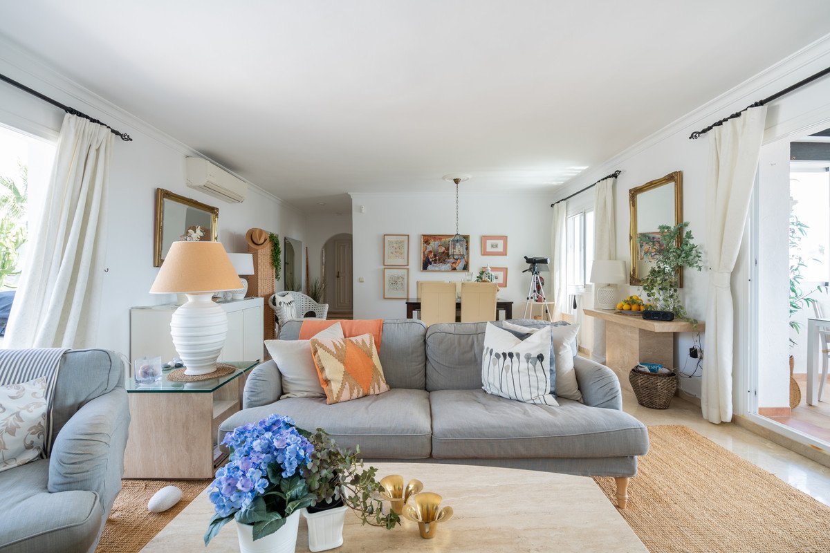 2 Bed Penthouse in El Paraiso