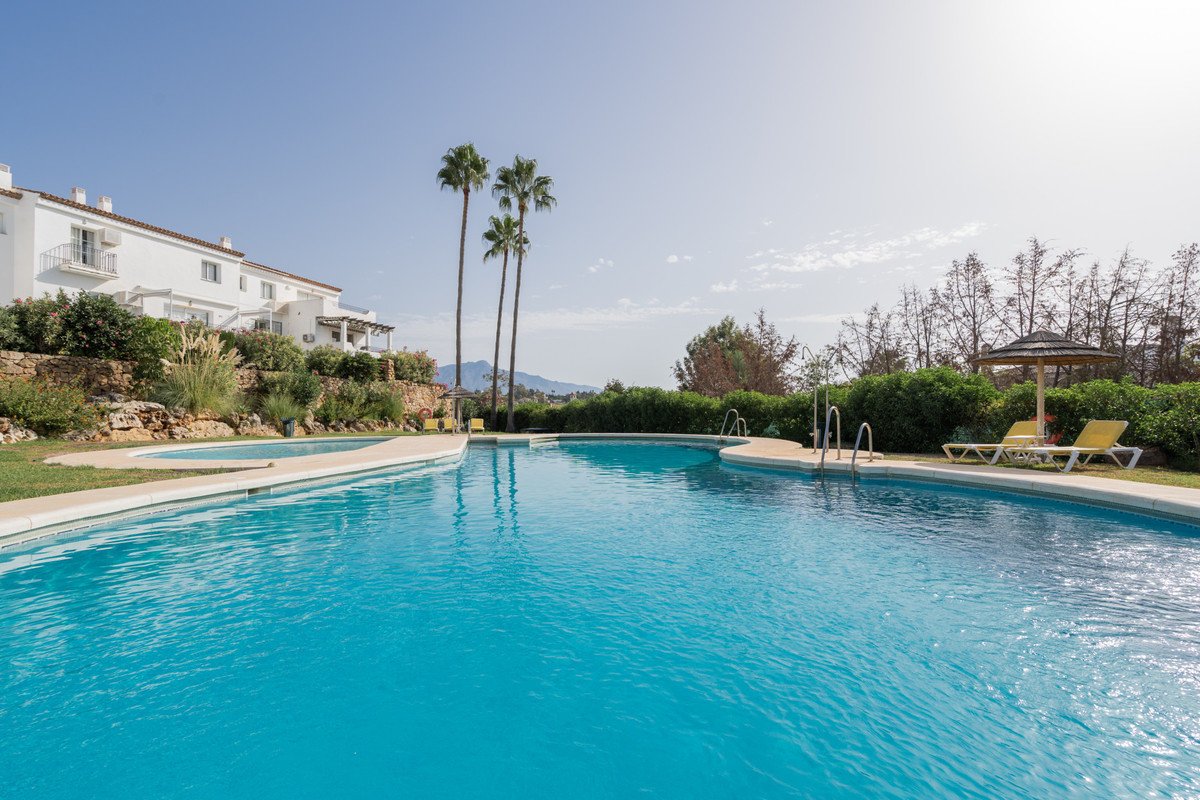 2 Bed Penthouse in El Paraiso
