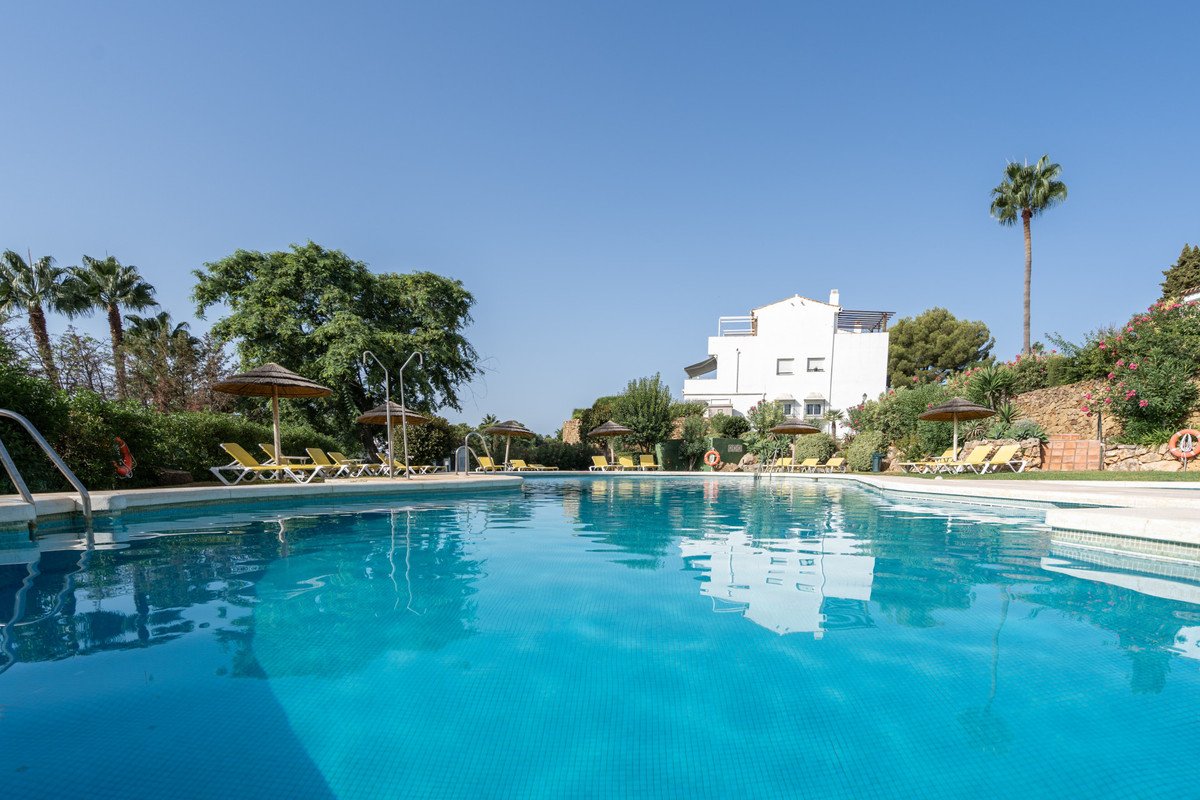 2 Bed Penthouse in El Paraiso