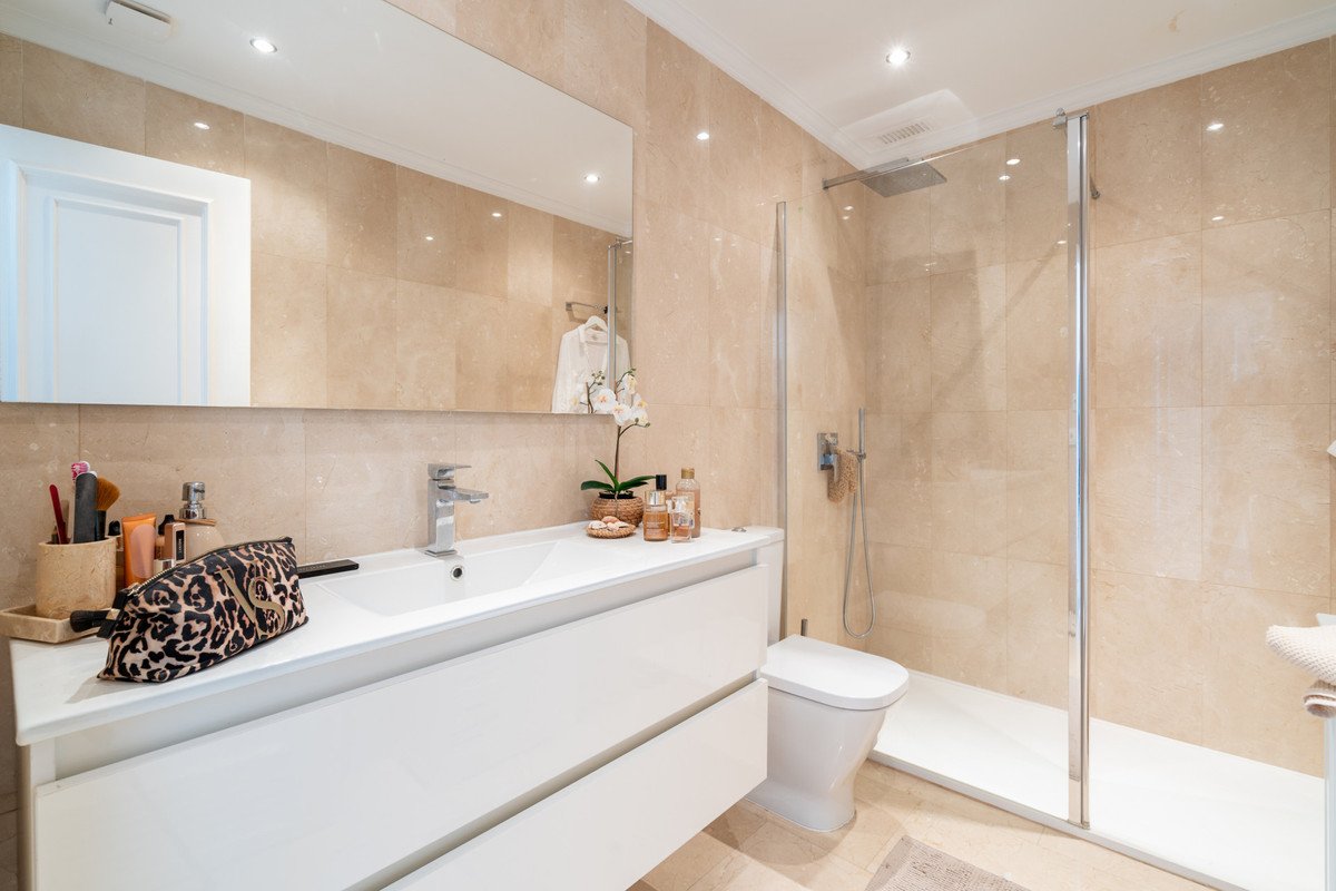 2 Bed Penthouse in El Paraiso
