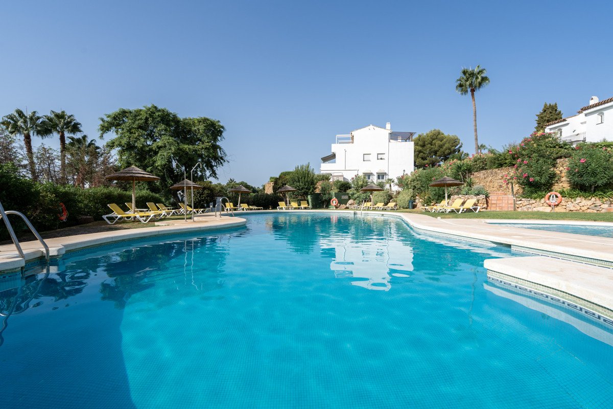 2 Bed Penthouse in El Paraiso
