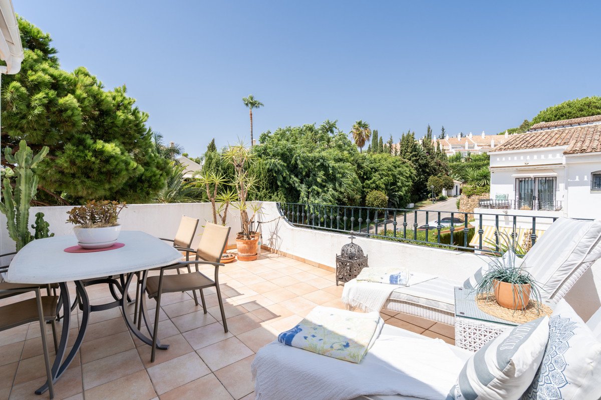 2 Bed Penthouse in El Paraiso