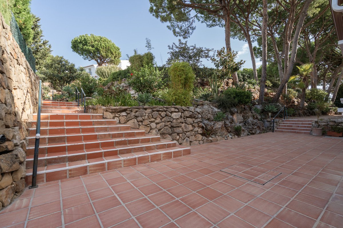 2 Bed Penthouse in El Paraiso