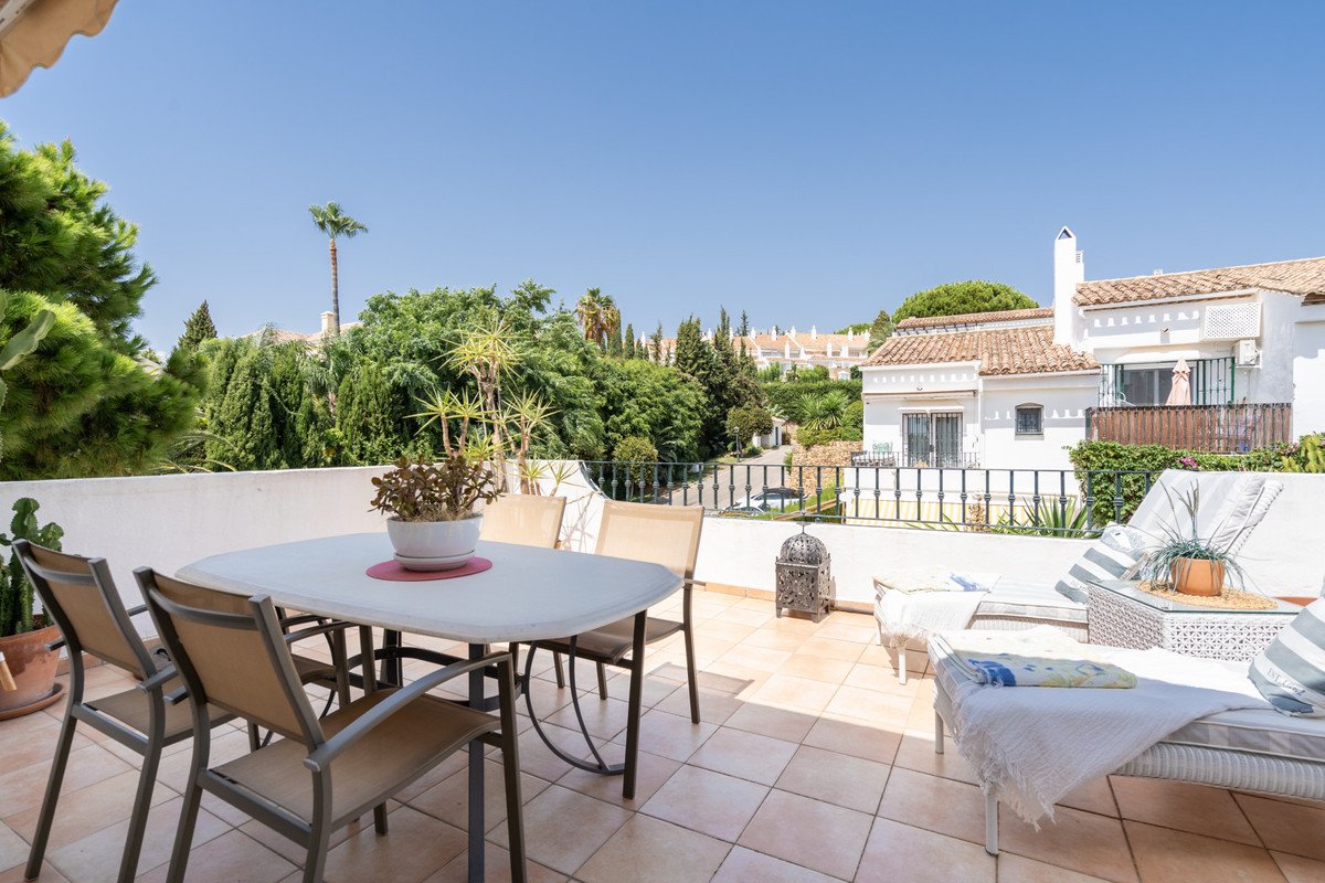 2 Bed Penthouse in El Paraiso