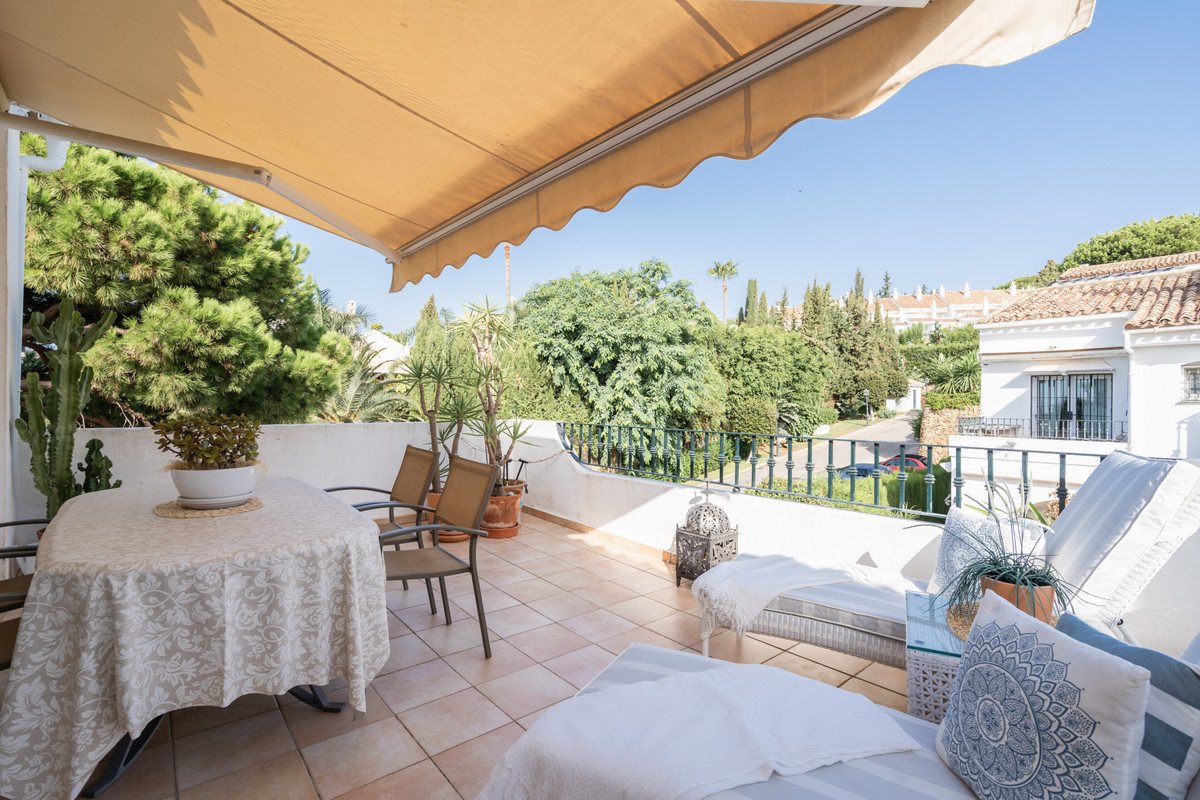 2 Bed Penthouse in El Paraiso