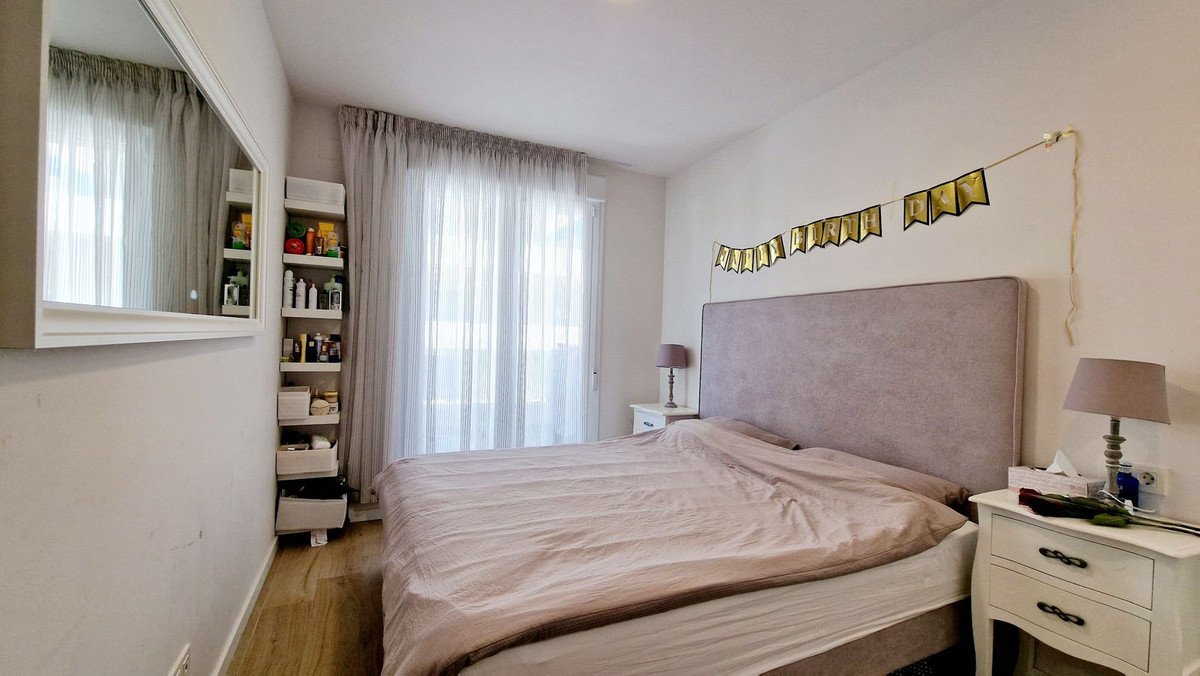 3 Bed Middle Floor Apartment in Nueva Andalucía