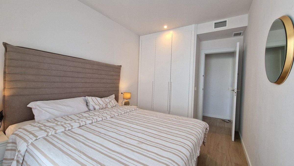 3 Bed Middle Floor Apartment in Nueva Andalucía