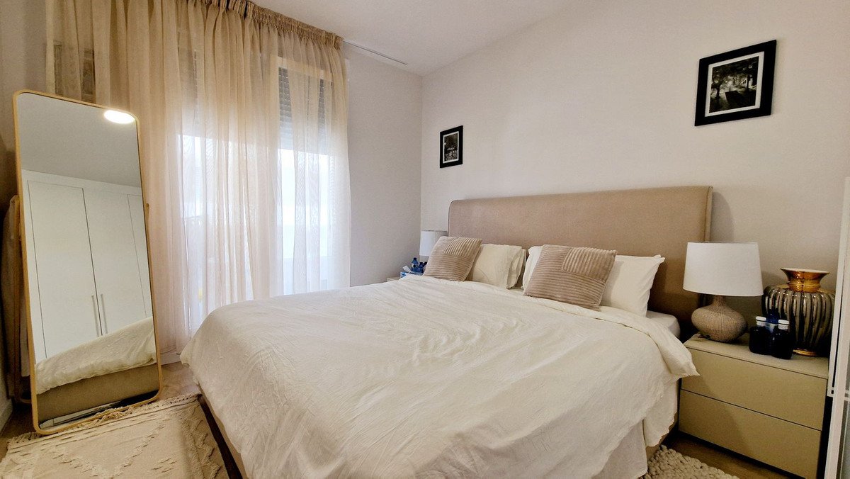 3 Bed Middle Floor Apartment in Nueva Andalucía