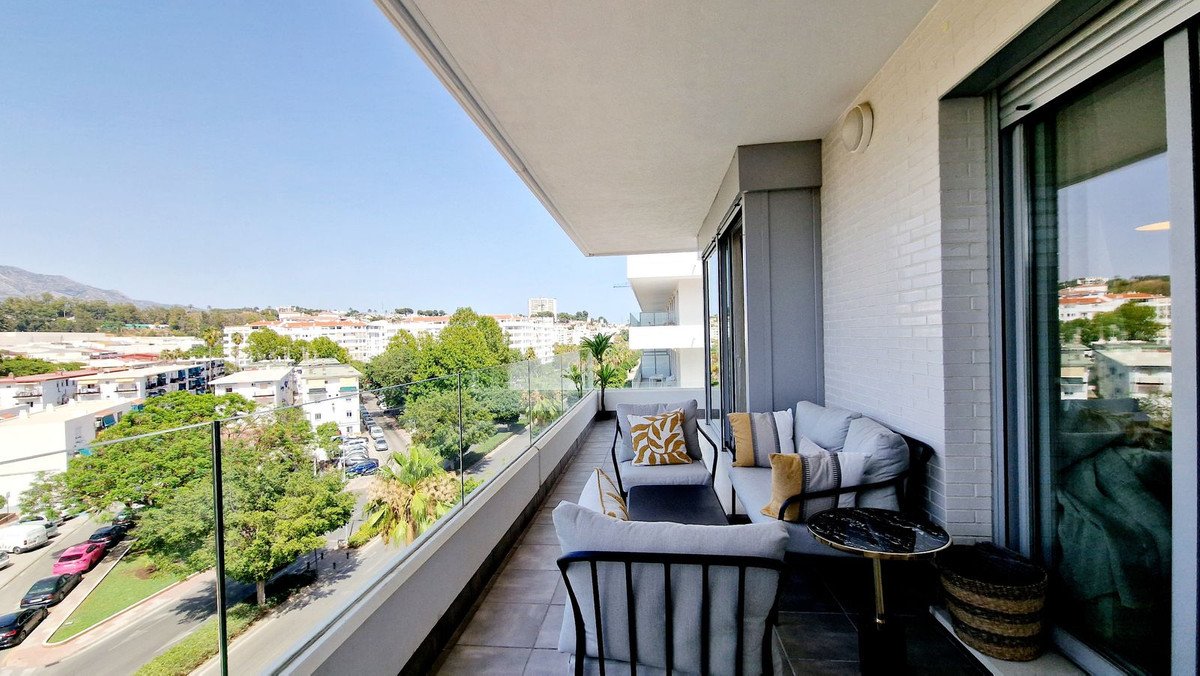 3 Bed Middle Floor Apartment in Nueva Andalucía