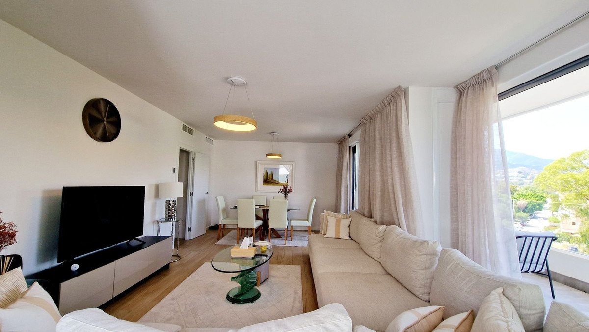3 Bed Middle Floor Apartment in Nueva Andalucía