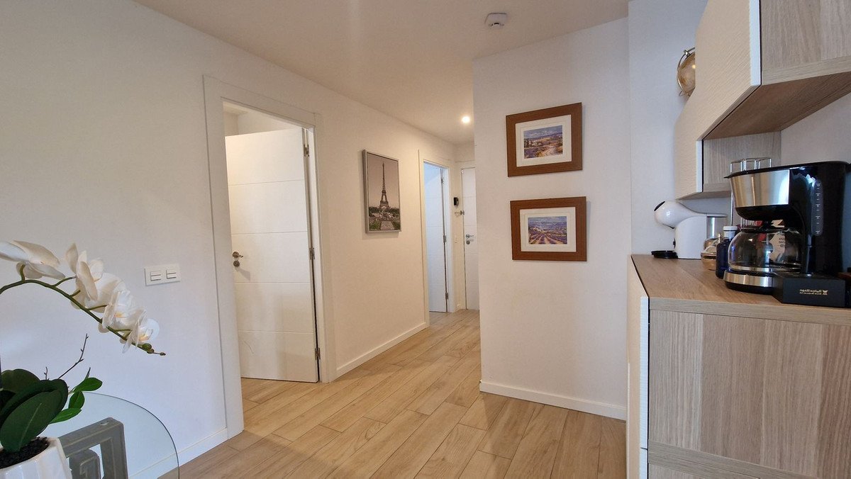 3 Bed Middle Floor Apartment in Nueva Andalucía