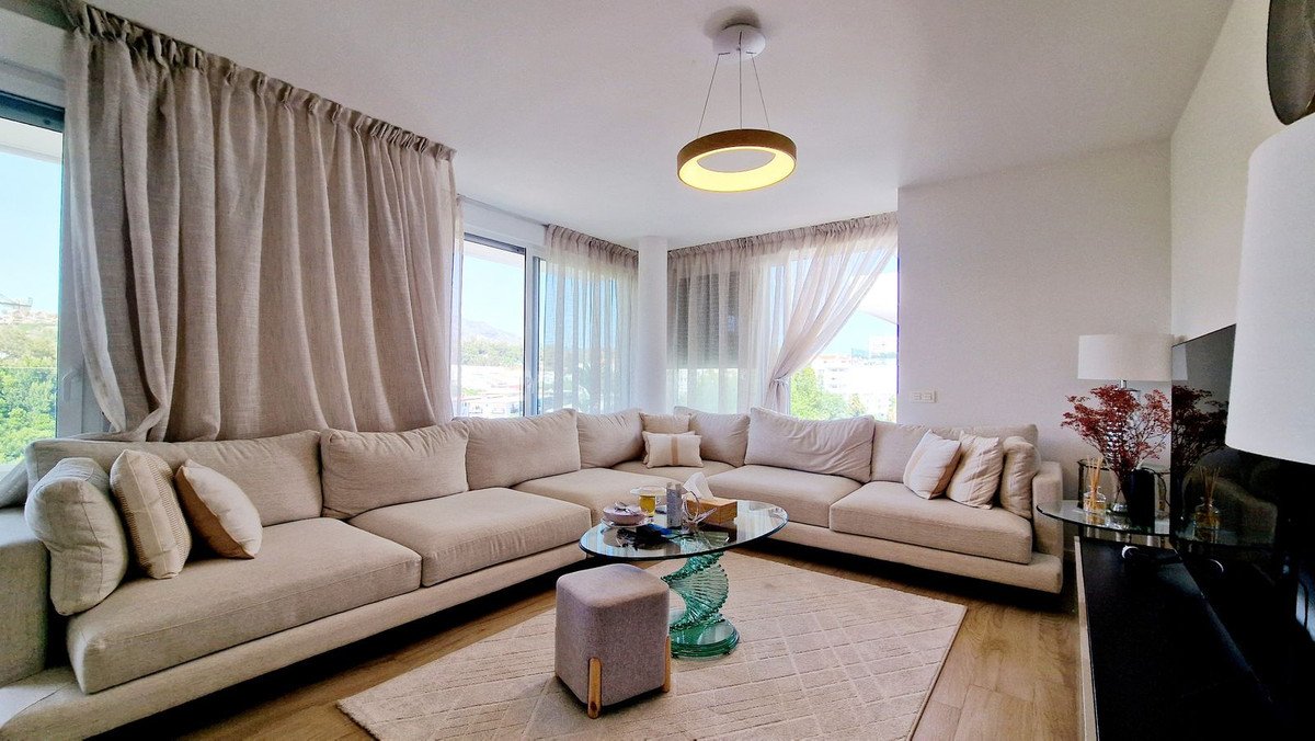3 Bed Middle Floor Apartment in Nueva Andalucía