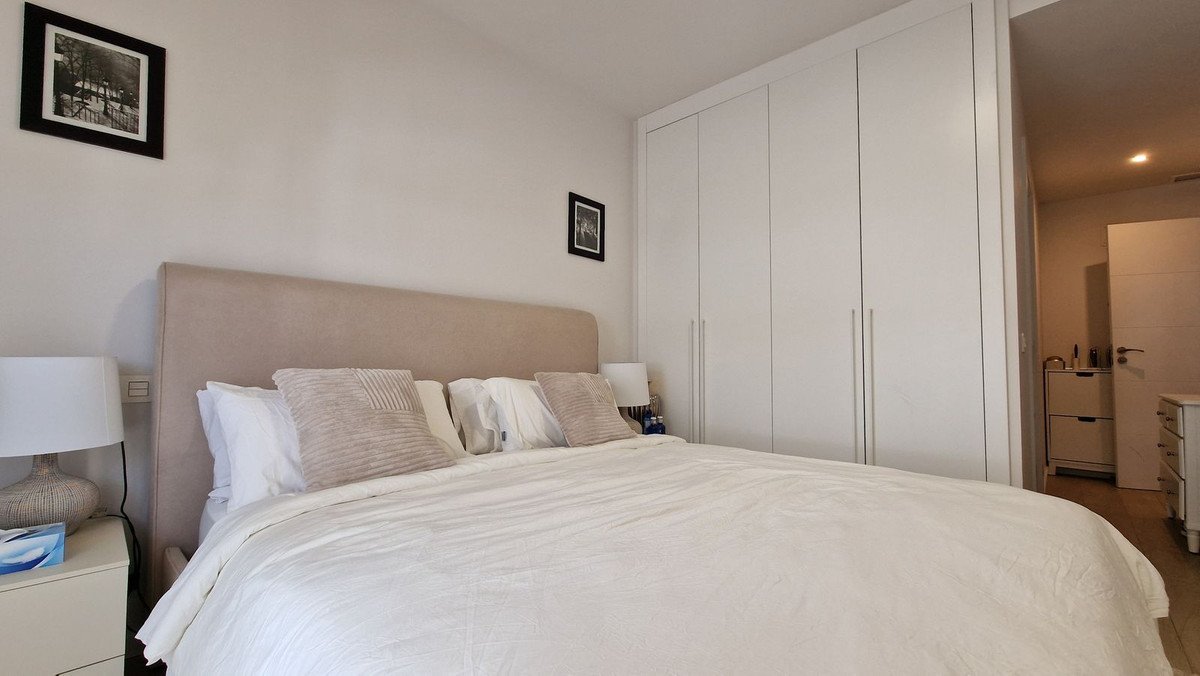 3 Bed Middle Floor Apartment in Nueva Andalucía