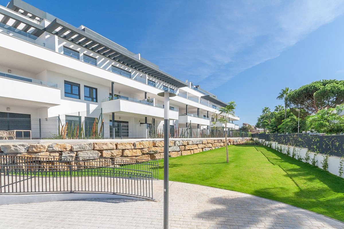 3 Bed Middle Floor Apartment in El Chaparral
