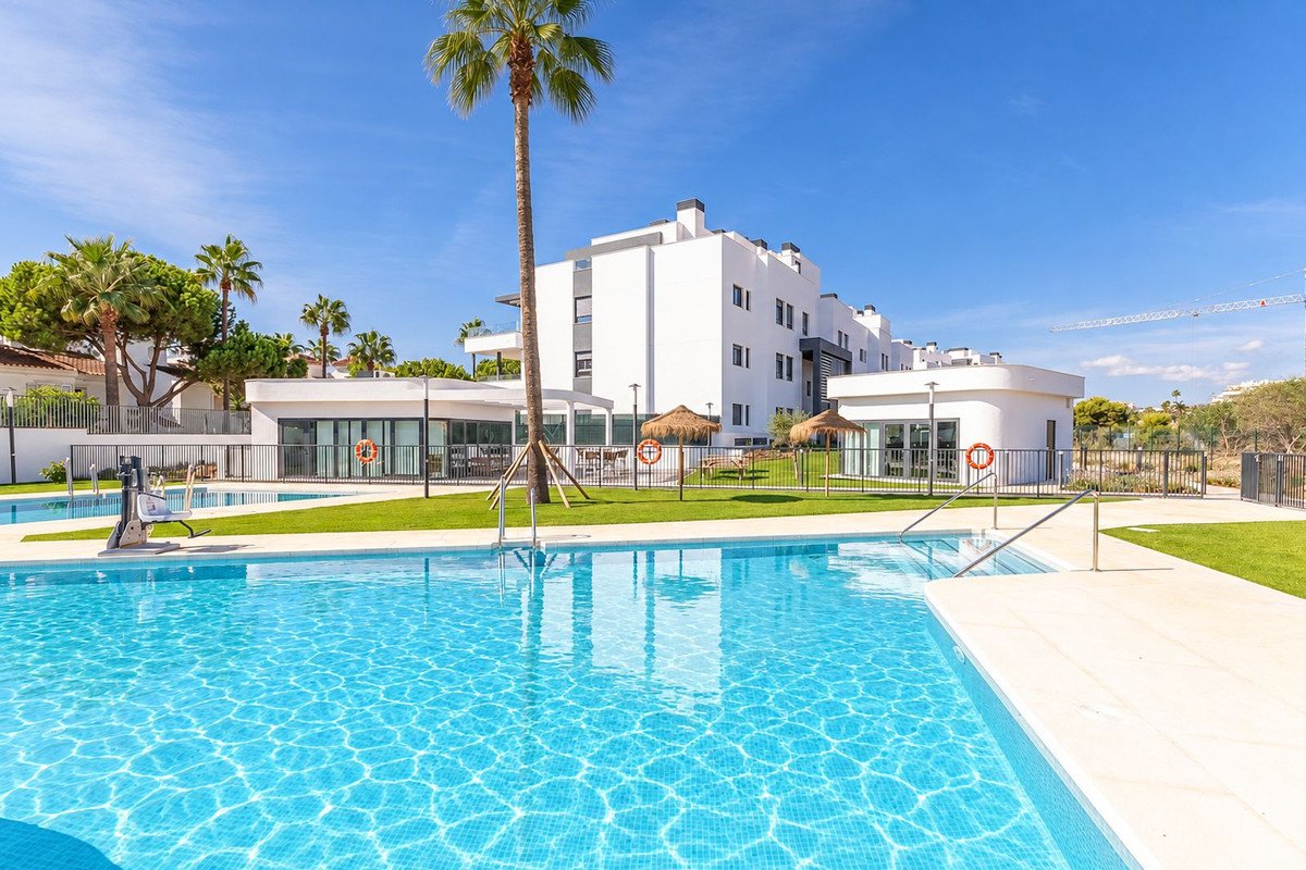 3 Bed Middle Floor Apartment in El Chaparral