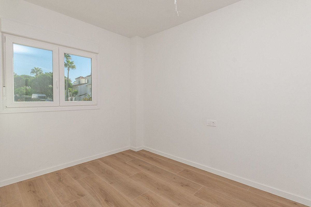 3 Bed Middle Floor Apartment in El Chaparral