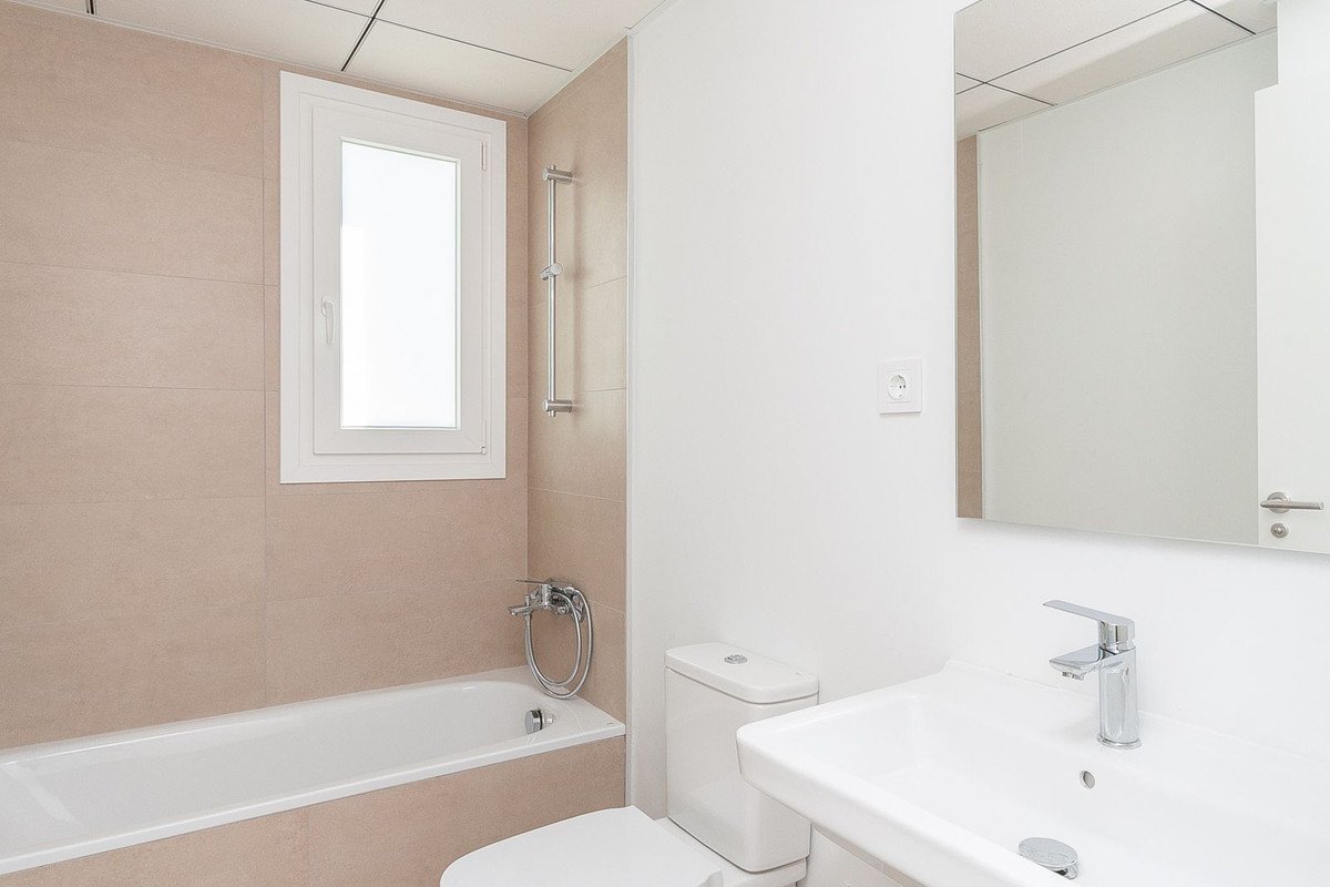 3 Bed Middle Floor Apartment in El Chaparral