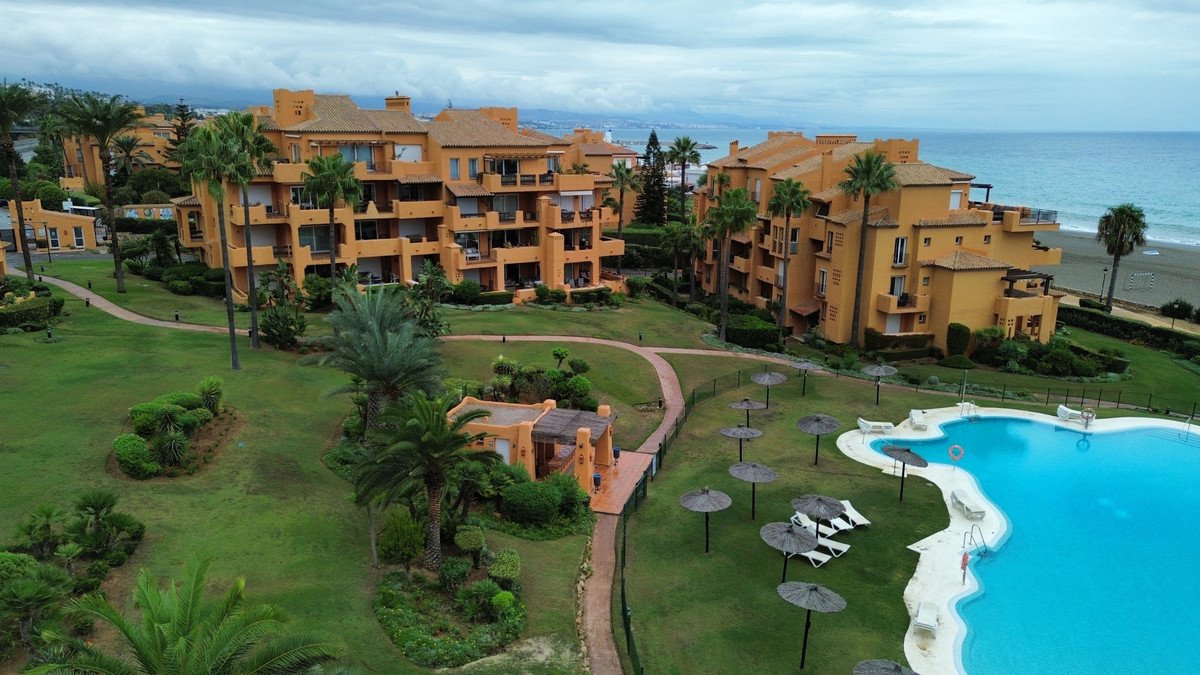 2 Bed Ground Floor Apartment in La Duquesa