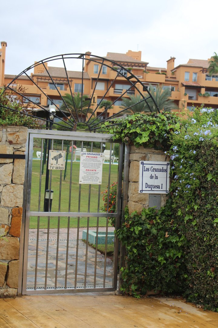 2 Bed Ground Floor Apartment in La Duquesa