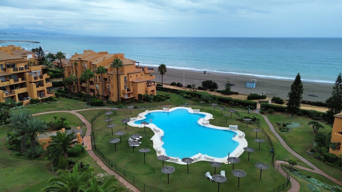 2 Bed Ground Floor Apartment in La Duquesa