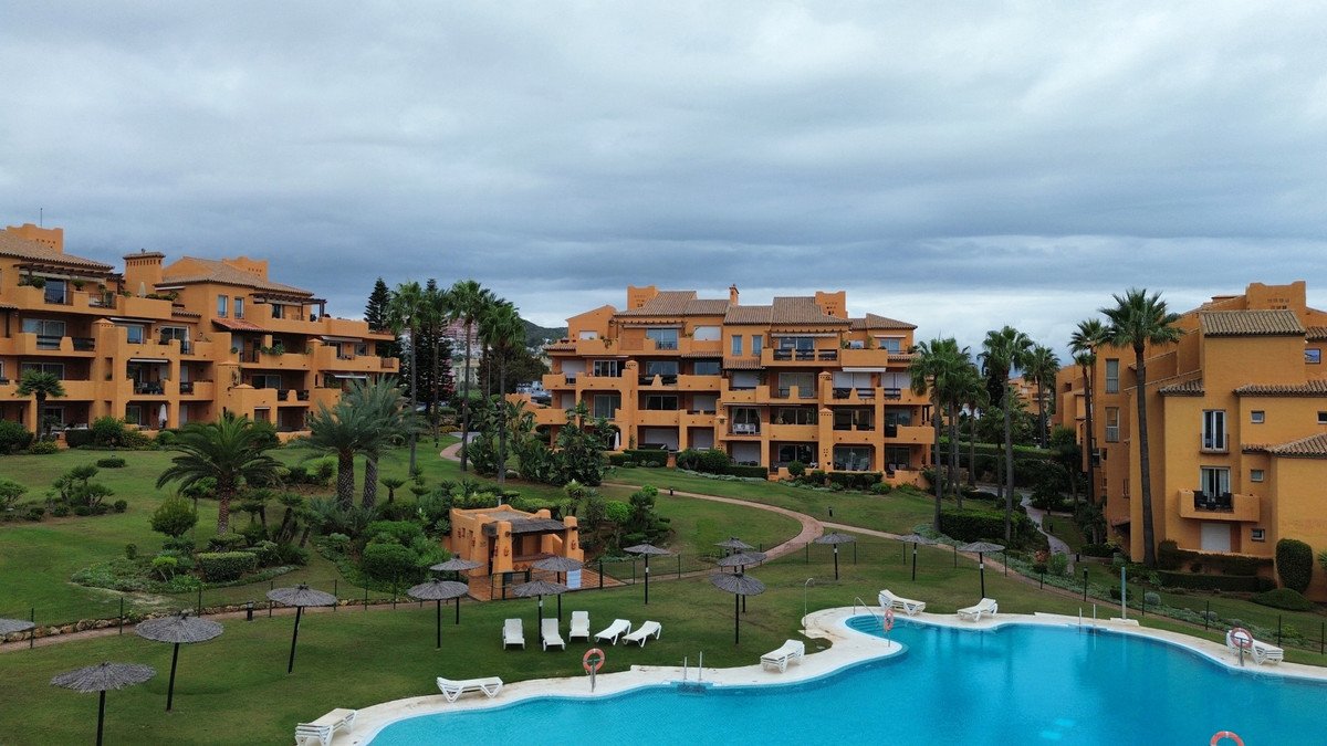 2 Bed Ground Floor Apartment in La Duquesa