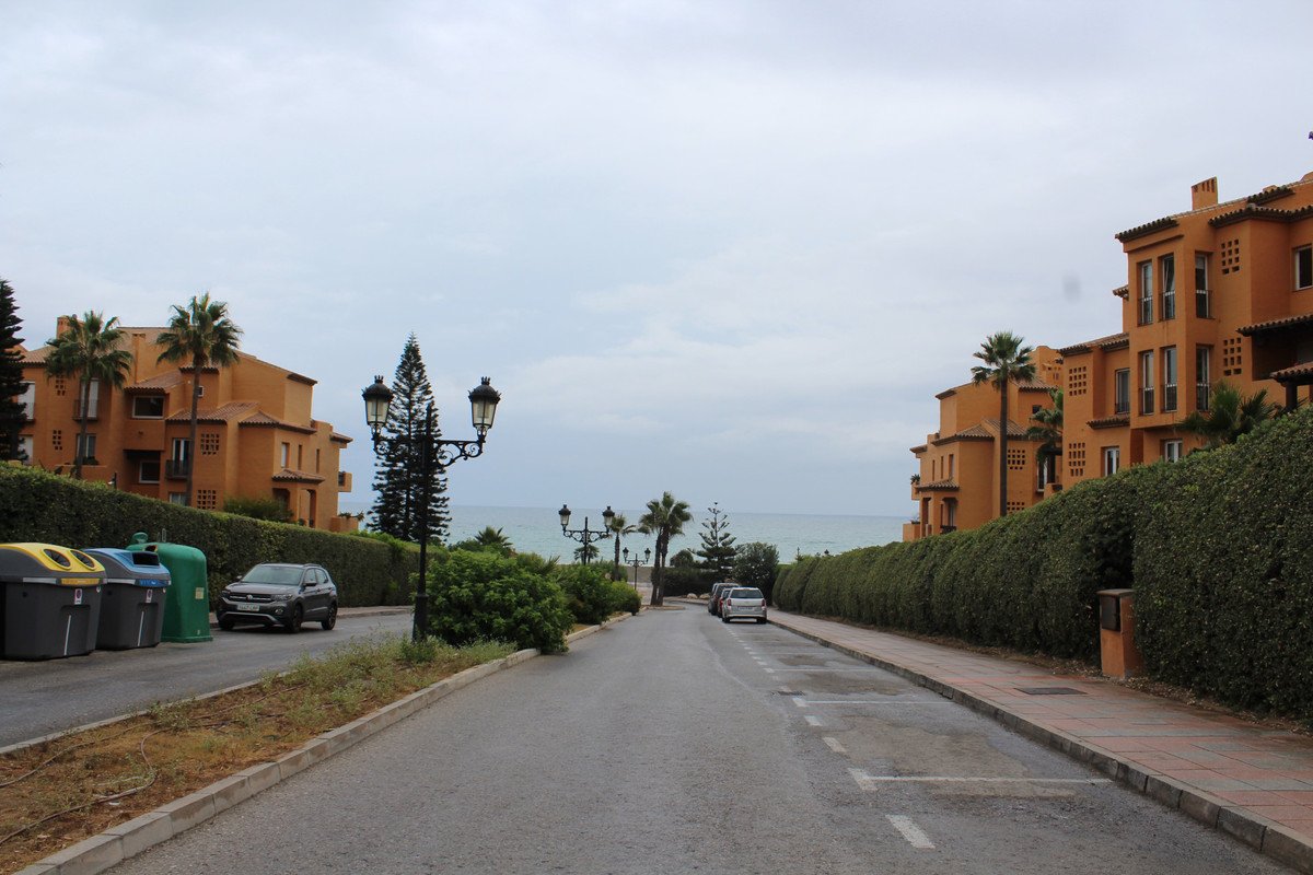 2 Bed Ground Floor Apartment in La Duquesa