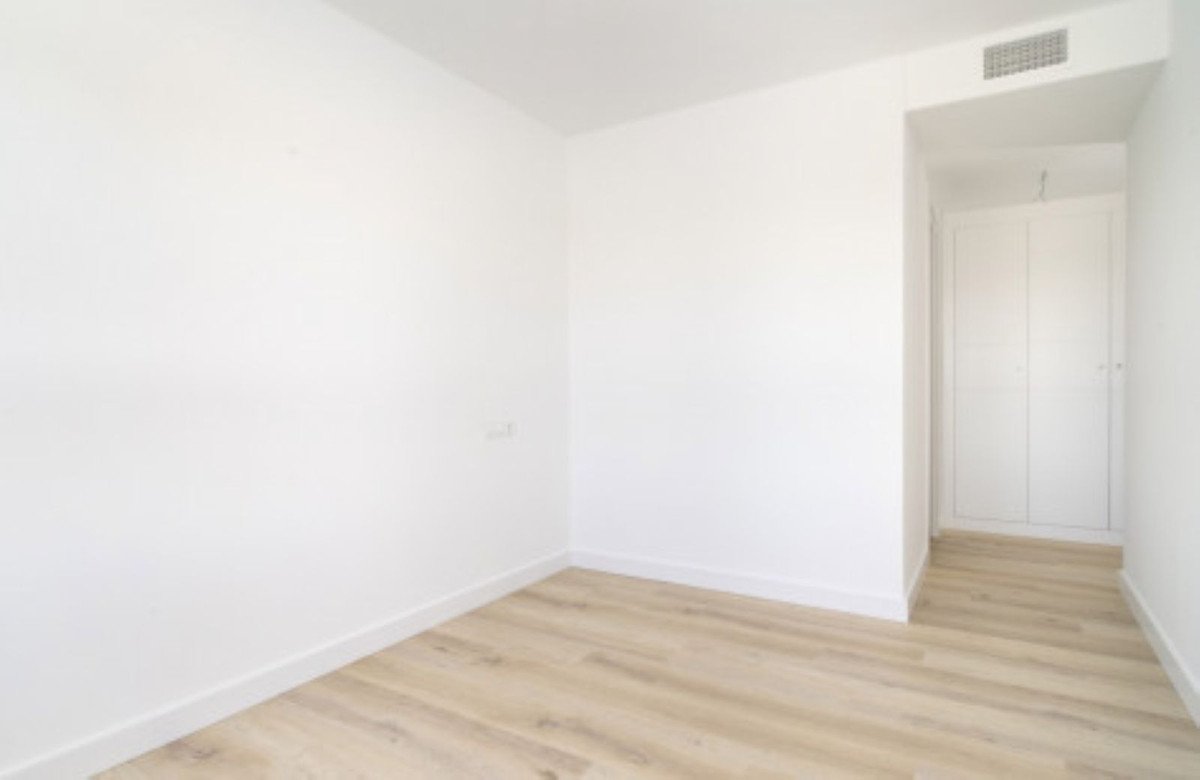 3 Bed Middle Floor Apartment in Nueva Andalucía