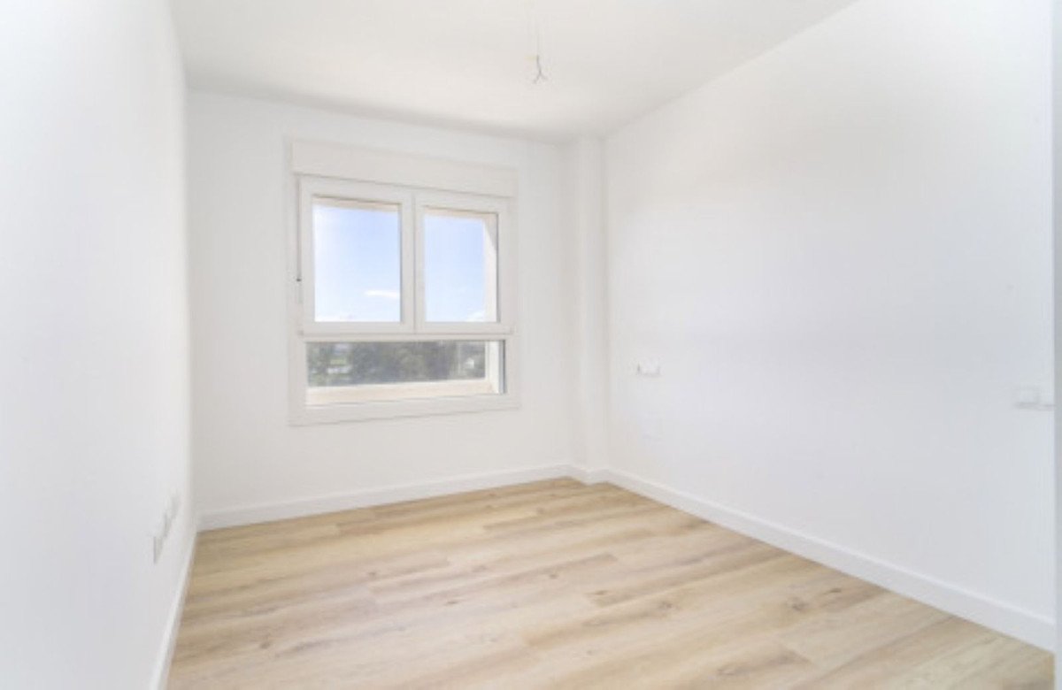 3 Bed Middle Floor Apartment in Nueva Andalucía