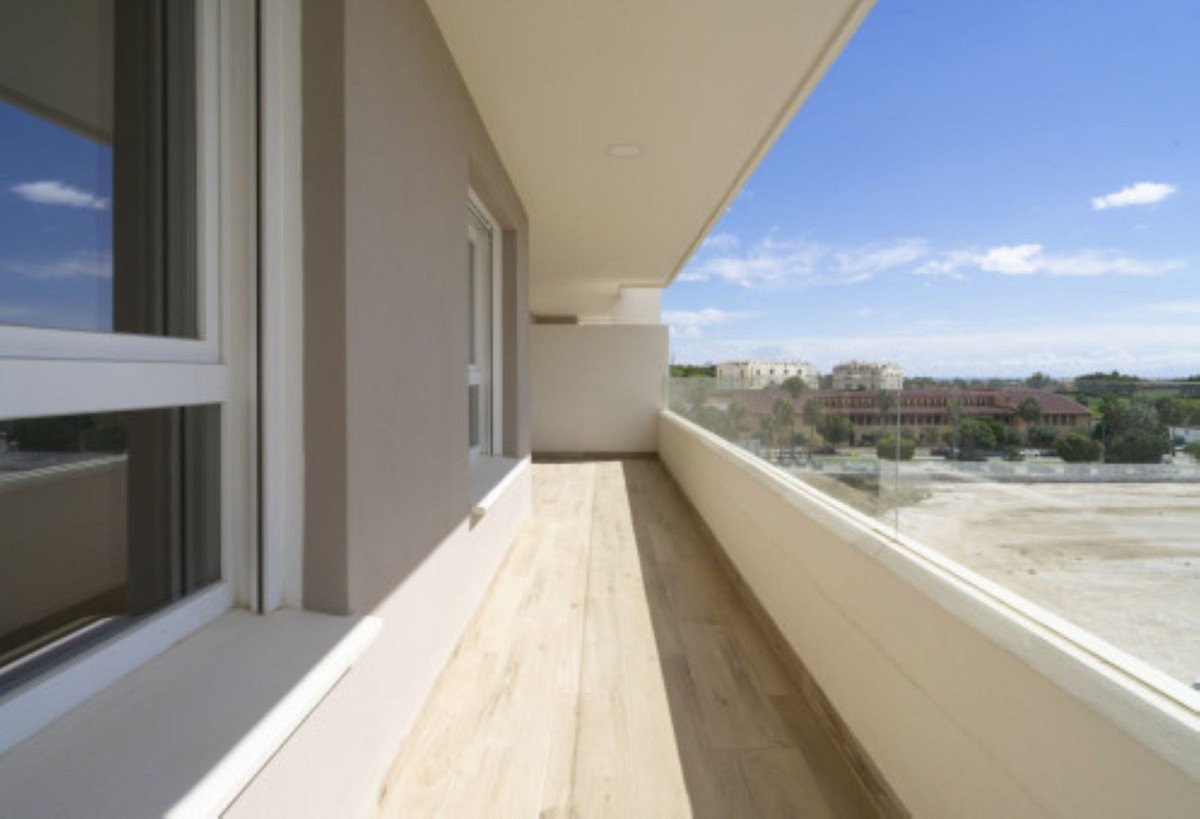3 Bed Middle Floor Apartment in Nueva Andalucía