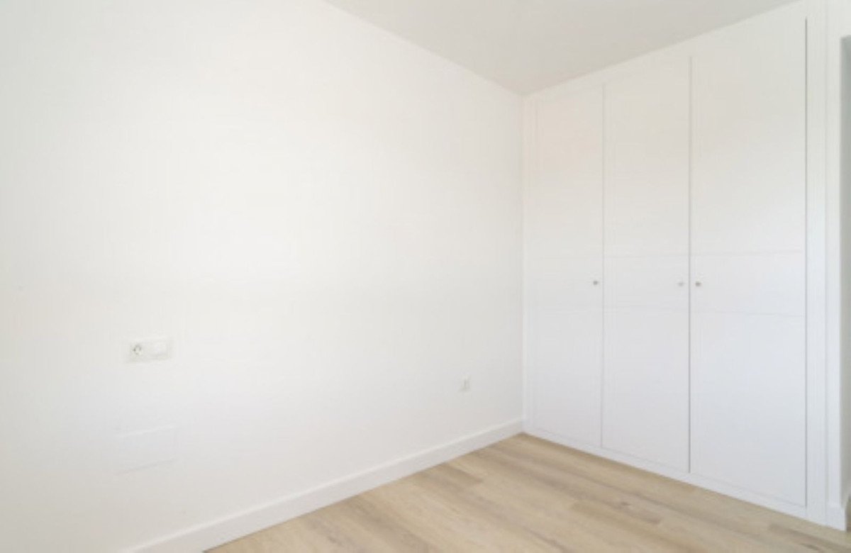 3 Bed Middle Floor Apartment in Nueva Andalucía