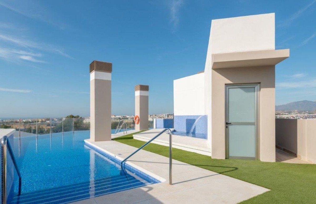 3 Bed Middle Floor Apartment in Nueva Andalucía
