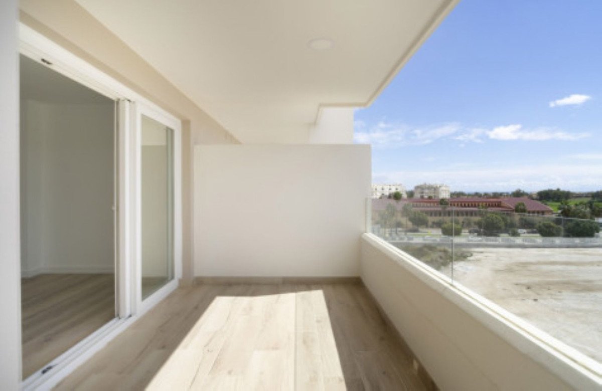 3 Bed Middle Floor Apartment in Nueva Andalucía