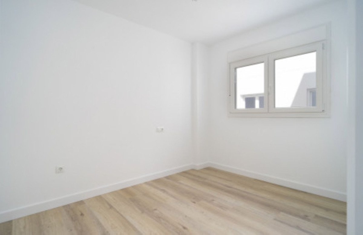 3 Bed Middle Floor Apartment in Nueva Andalucía