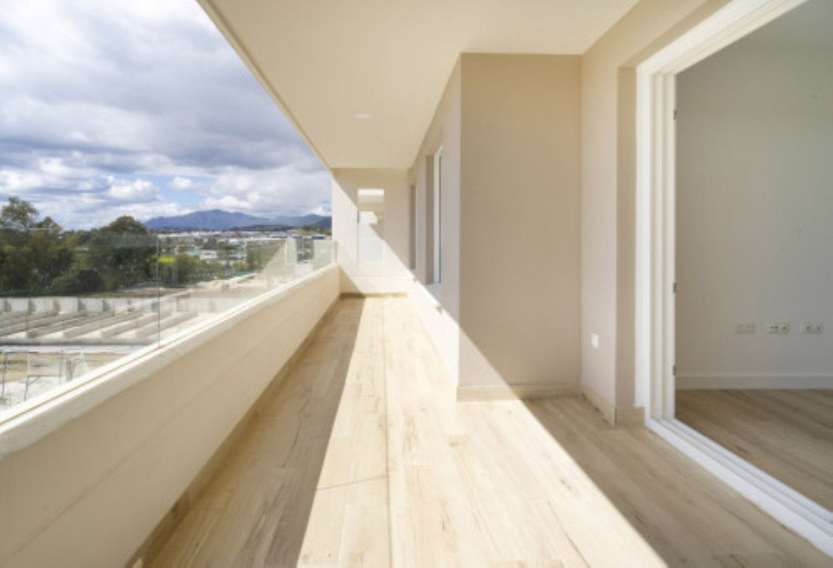 3 Bed Middle Floor Apartment in Nueva Andalucía